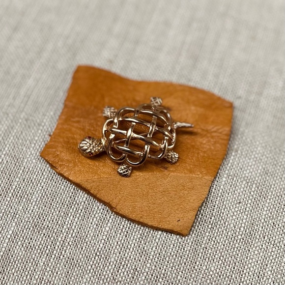Gold Turtle Pin/Broach - Picture 2 of 3
